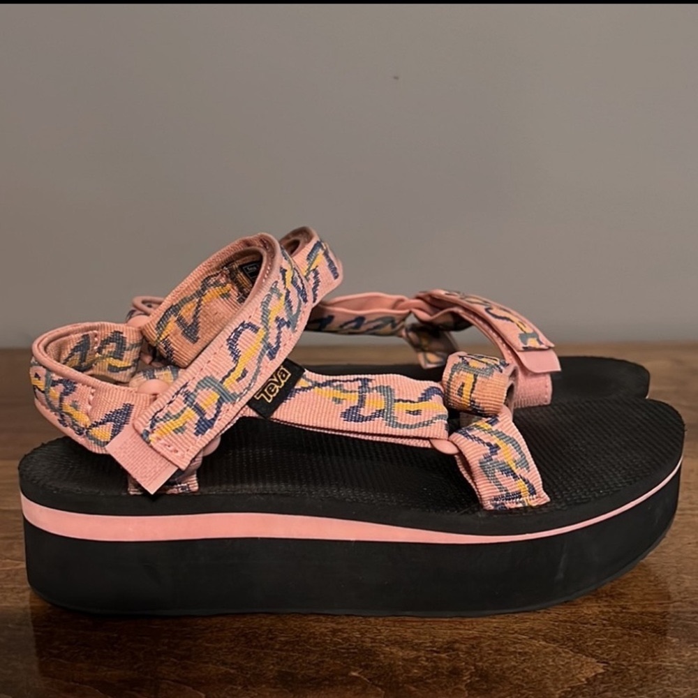 TEVA Flatform Universal Ziggy Rose Tan Size 7